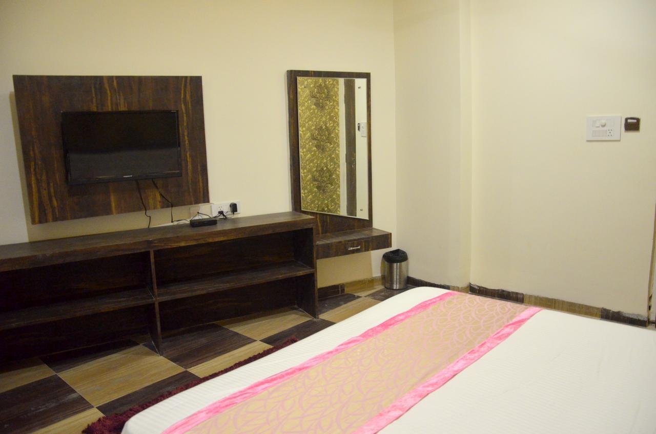 The Grand Orion Hotel Chinhat Exterior foto