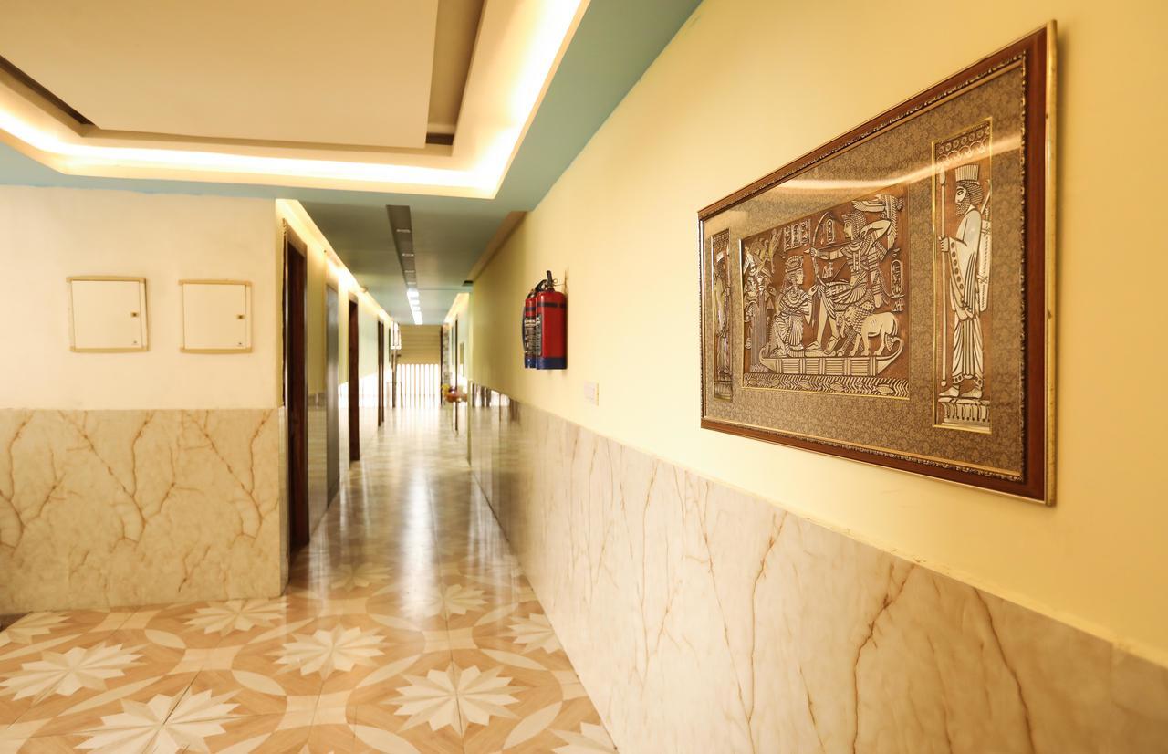 The Grand Orion Hotel Chinhat Exterior foto