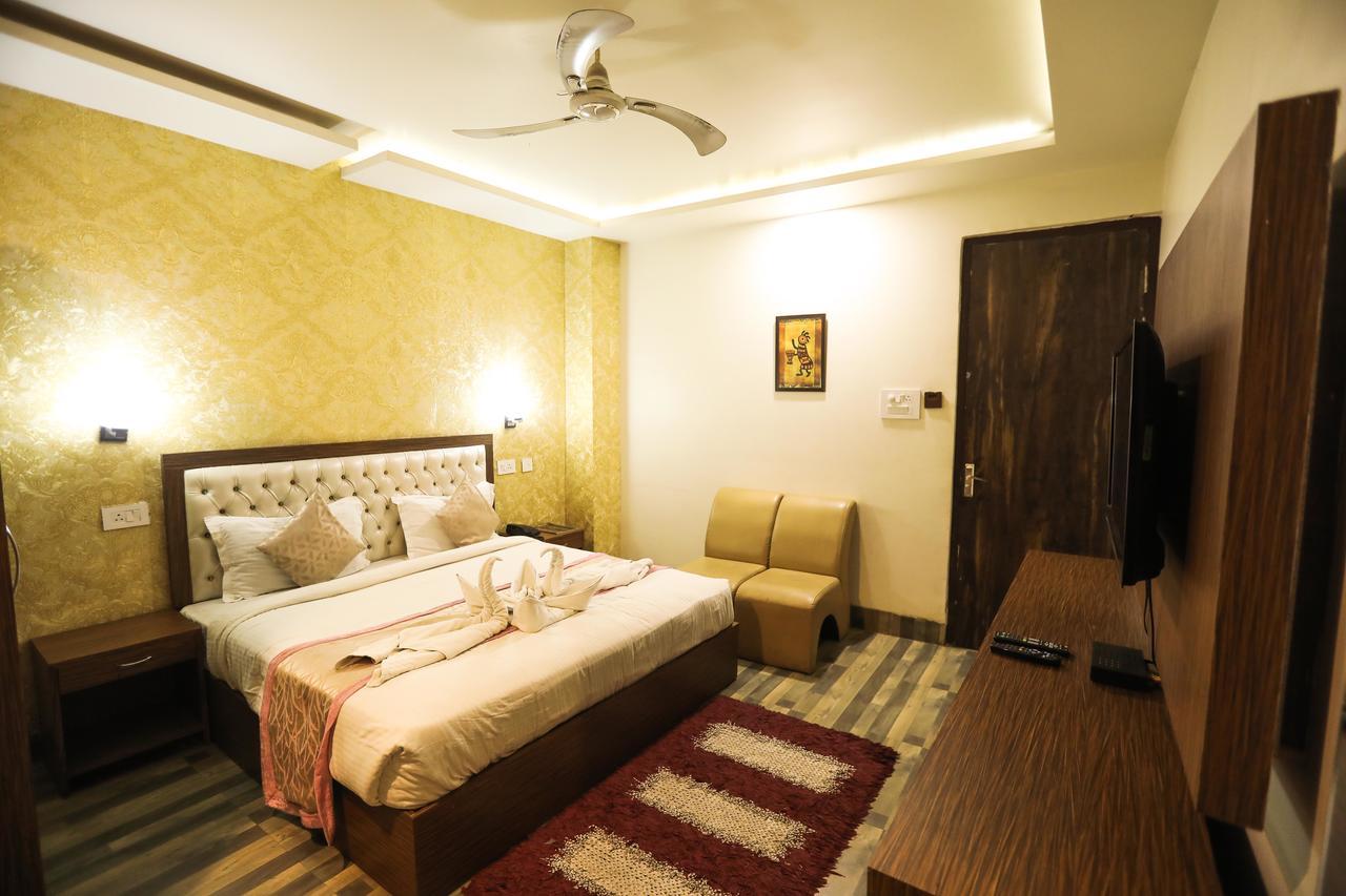 The Grand Orion Hotel Chinhat Exterior foto